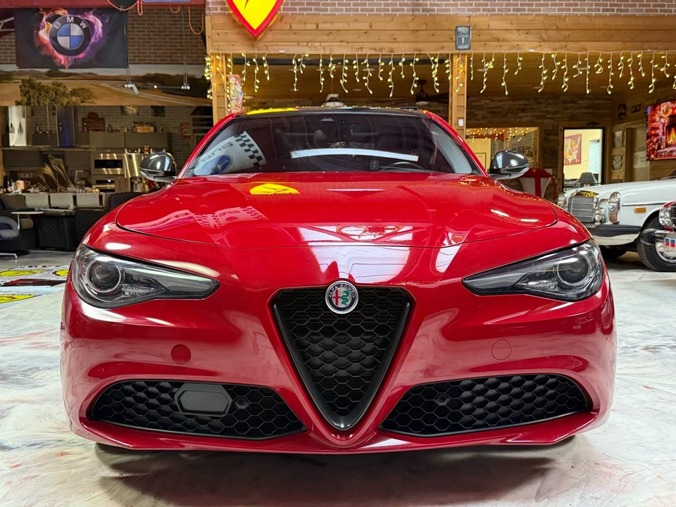 2020 Alfa Romeo Giulia - Image 2 of 31