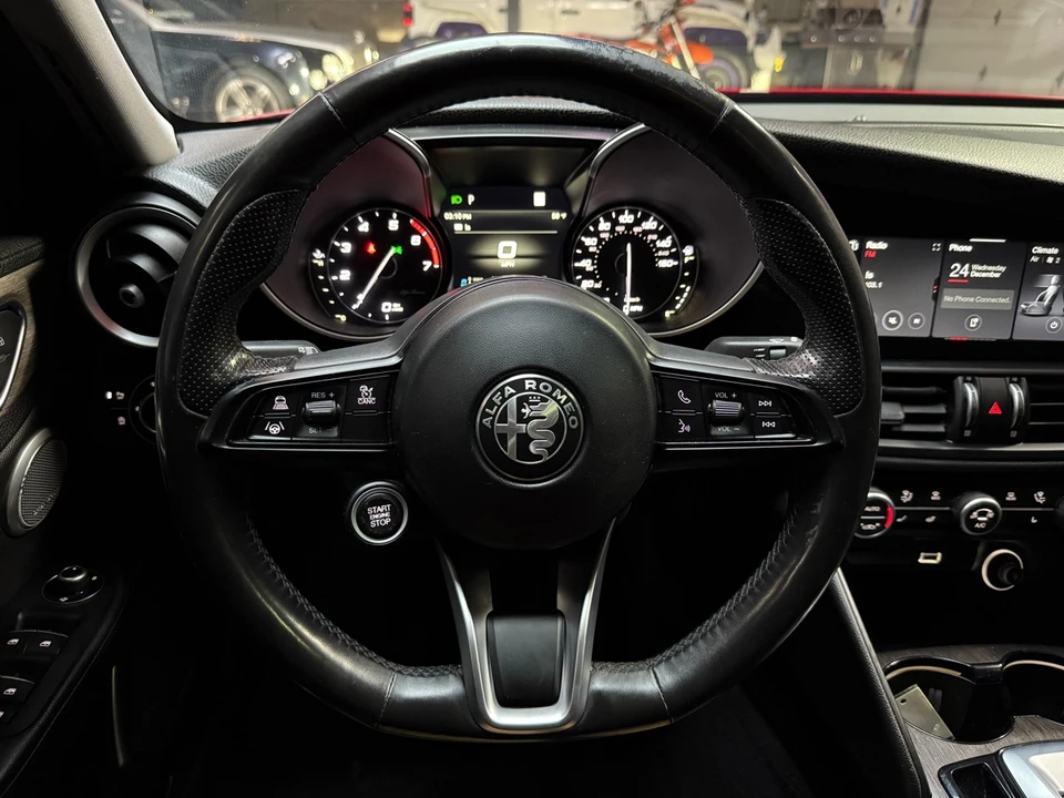 2020 Alfa Romeo Giulia - Image 12 of 31