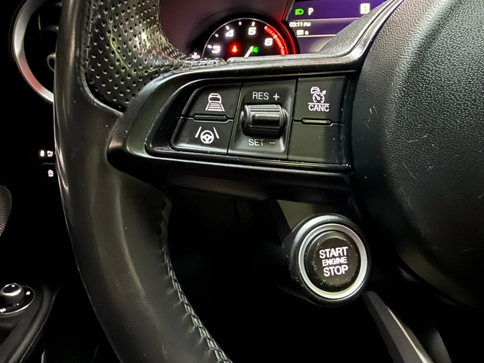 2020 Alfa Romeo Giulia - Image 15 of 31