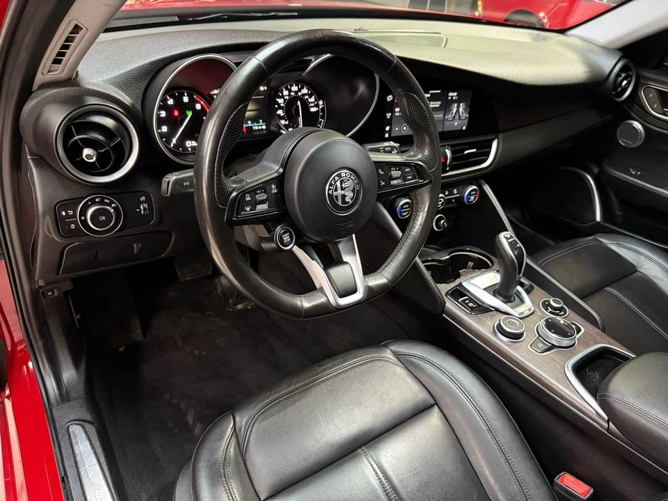 2020 Alfa Romeo Giulia - Image 9 of 31