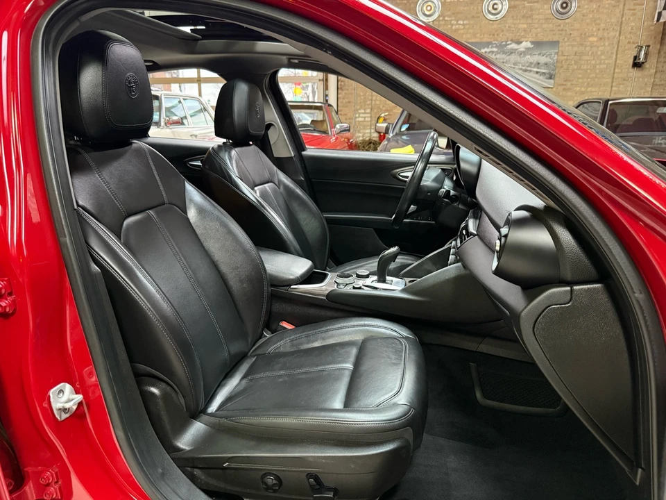 2020 Alfa Romeo Giulia - Image 27 of 31