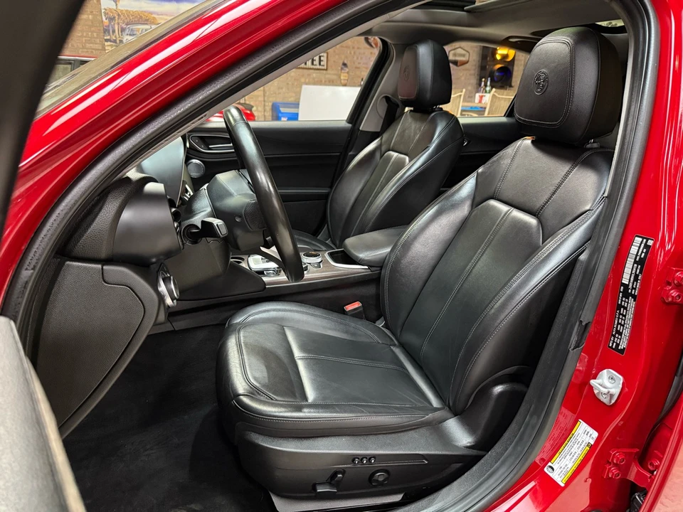 2020 Alfa Romeo Giulia - Image 26 of 31