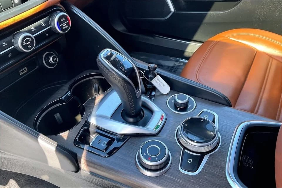 2020 Alfa Romeo Giulia - Image 11 of 20