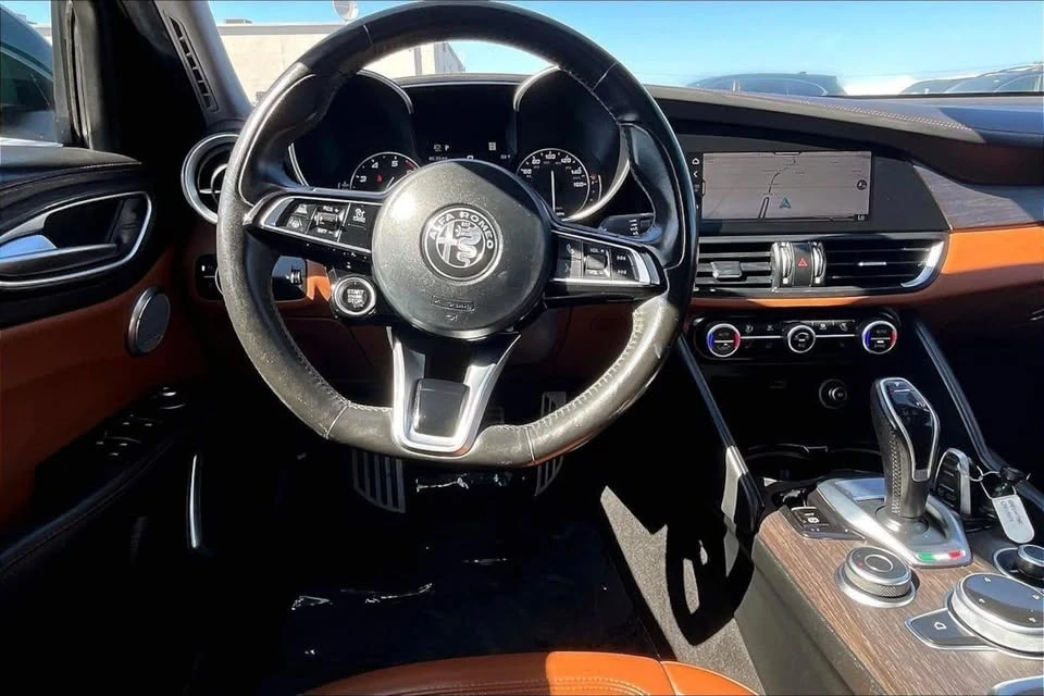 2020 Alfa Romeo Giulia - Image 5 of 20