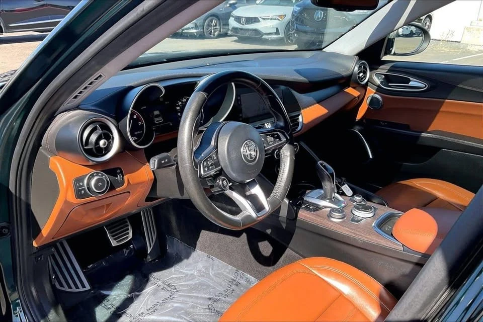 2020 Alfa Romeo Giulia - Image 9 of 20