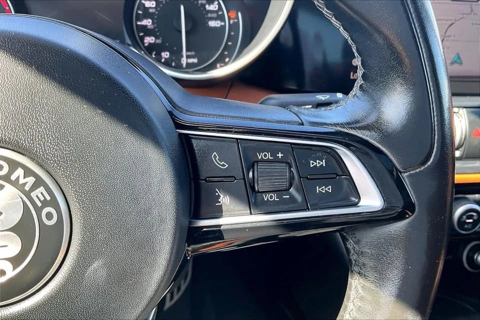 2020 Alfa Romeo Giulia - Image 13 of 20
