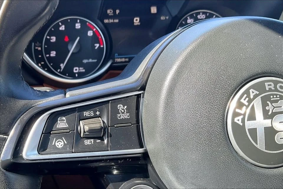 2020 Alfa Romeo Giulia - Image 12 of 20