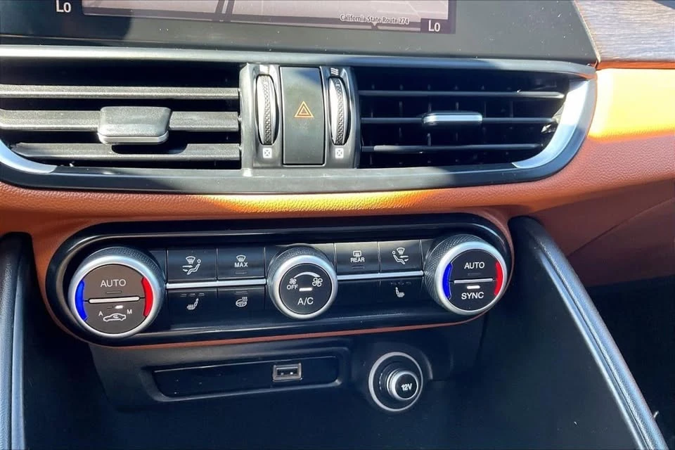 2020 Alfa Romeo Giulia - Image 19 of 20