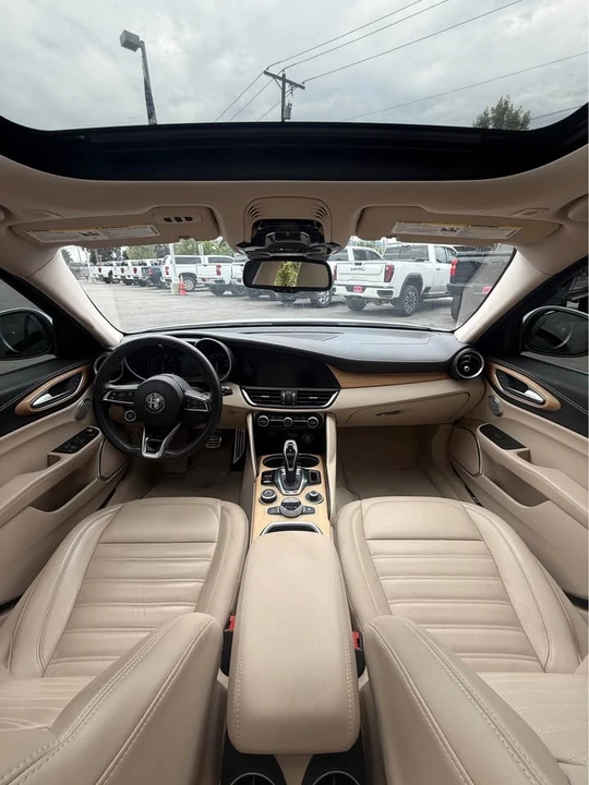 2020 Alfa Romeo Giulia - Image 7 of 12