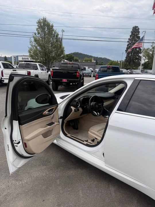 2020 Alfa Romeo Giulia - Image 6 of 12
