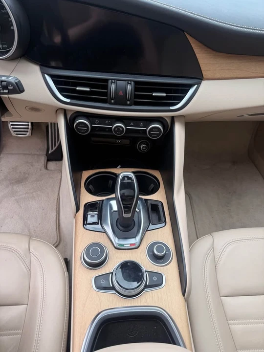 2020 Alfa Romeo Giulia - Image 8 of 12