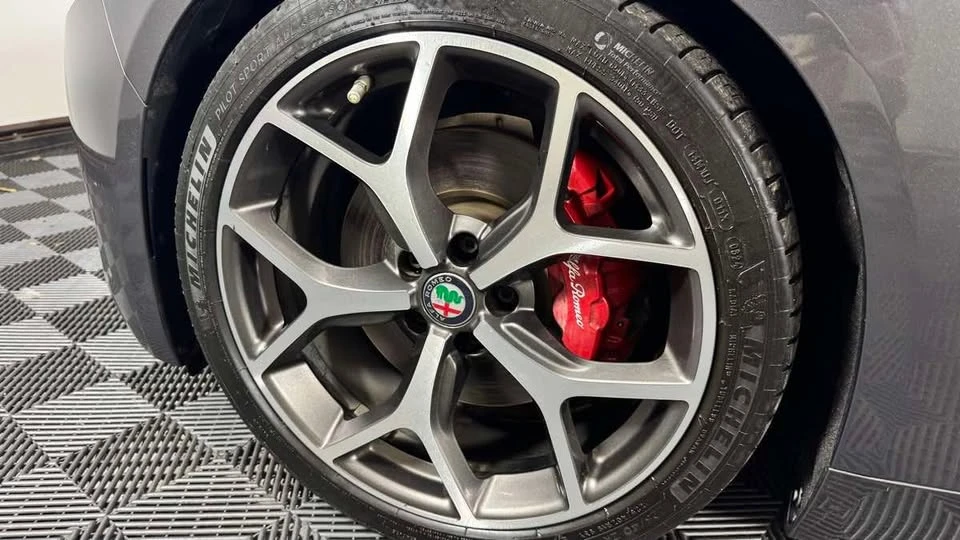 2020 Alfa Romeo Giulia - Image 4 of 5