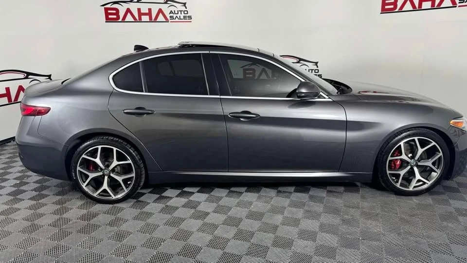 2020 Alfa Romeo Giulia - Image 7 of 20