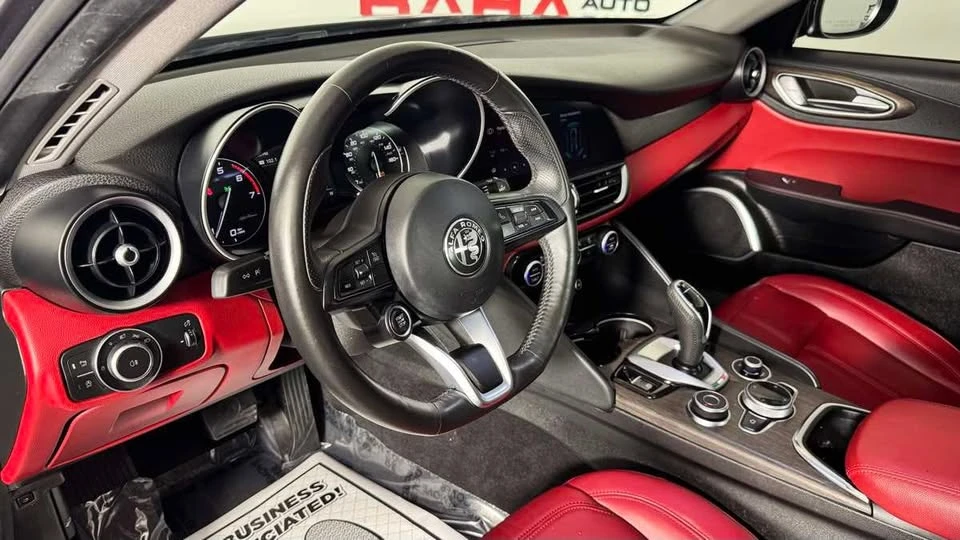 2020 Alfa Romeo Giulia - Image 13 of 20