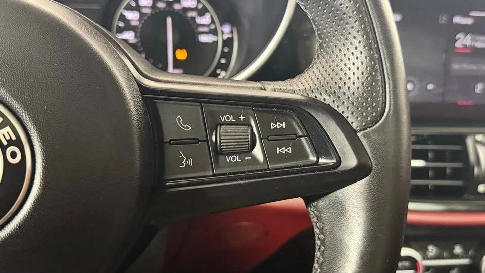 2020 Alfa Romeo Giulia - Image 17 of 20