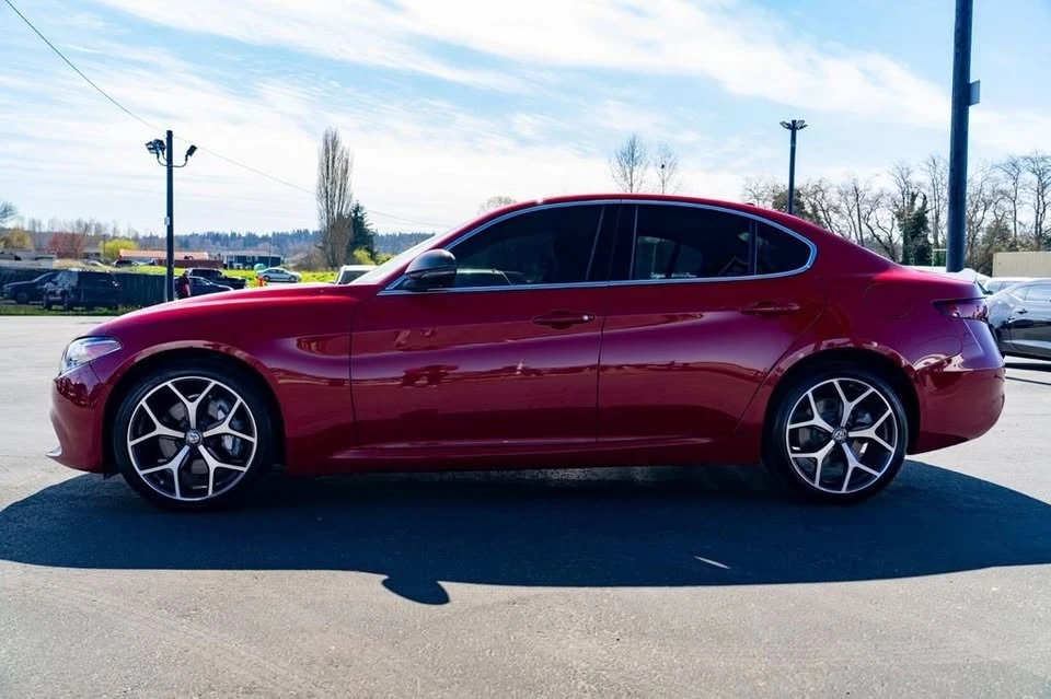 2020 Alfa Romeo Giulia - Image 11 of 20