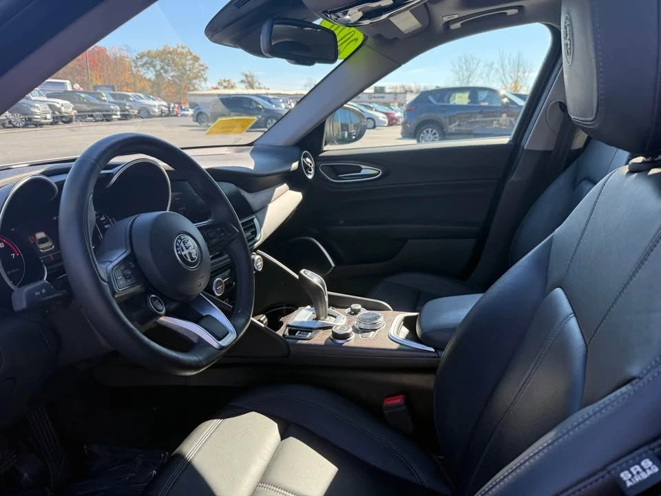 2020 Alfa Romeo Giulia - Image 4 of 5