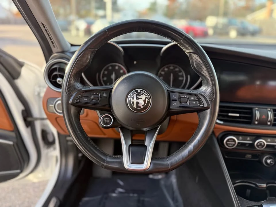 2020 Alfa Romeo Giulia - Image 16 of 20