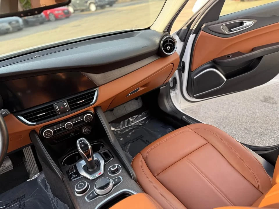 2020 Alfa Romeo Giulia - Image 18 of 20