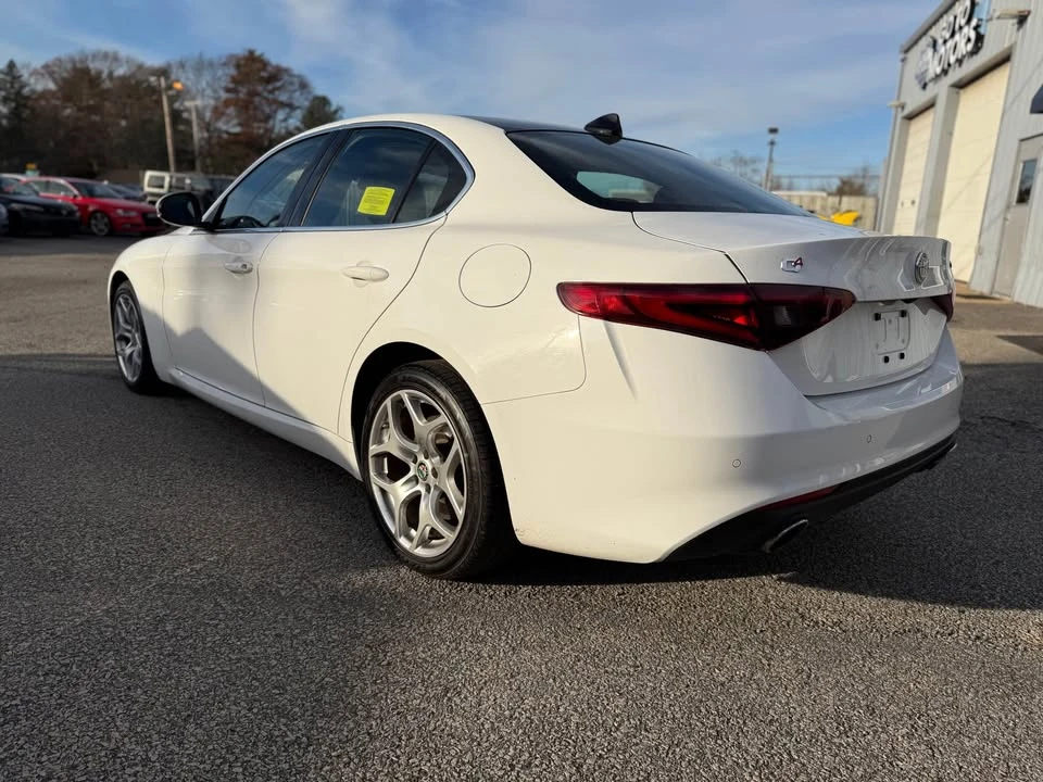 2020 Alfa Romeo Giulia - Image 7 of 20