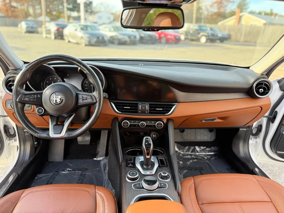2020 Alfa Romeo Giulia - Image 15 of 20