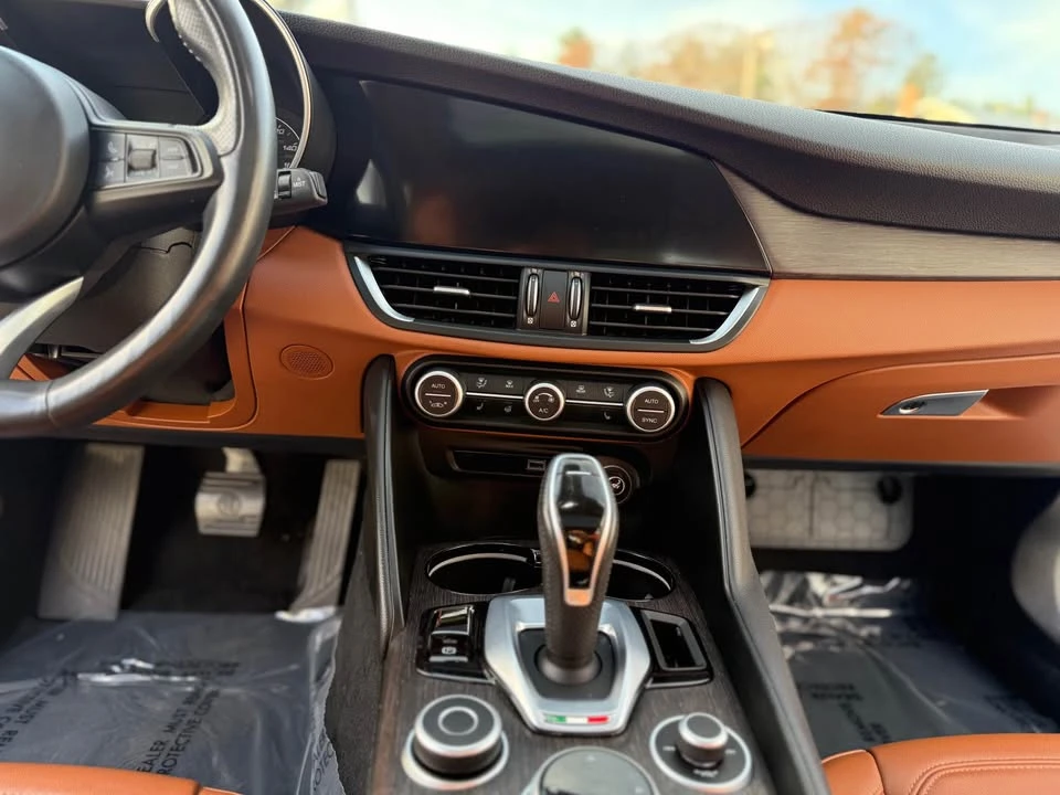 2020 Alfa Romeo Giulia - Image 19 of 20