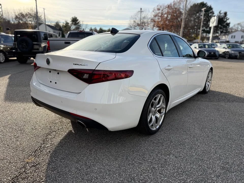 2020 Alfa Romeo Giulia - Image 5 of 20