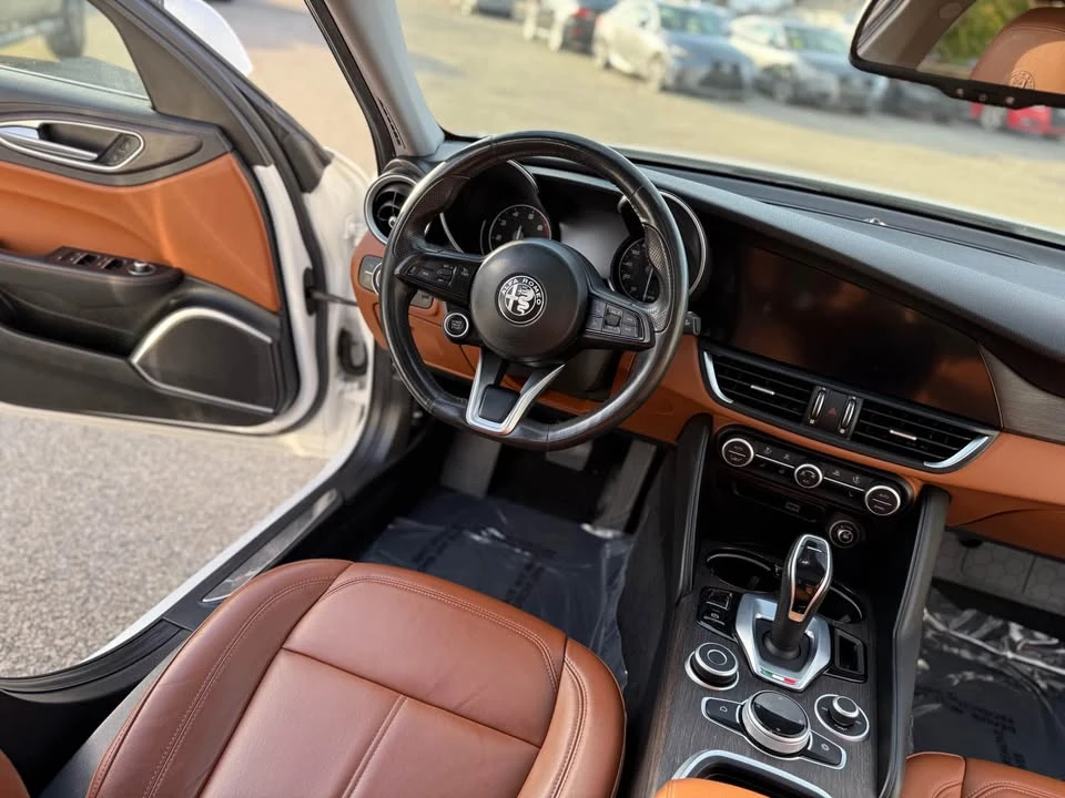 2020 Alfa Romeo Giulia - Image 17 of 20