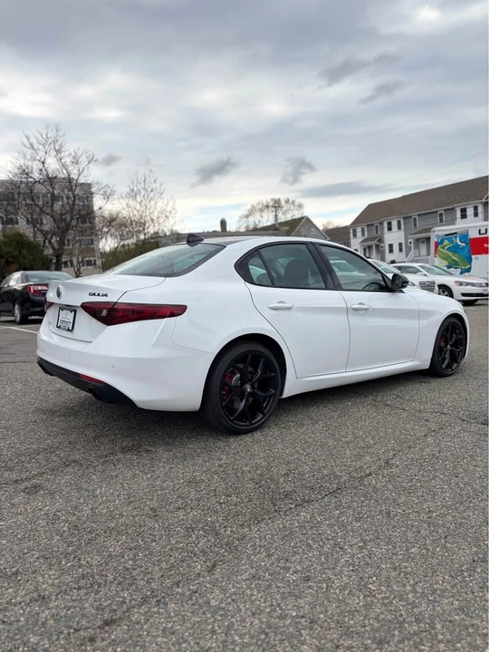 2020 Alfa Romeo Giulia - Image 7 of 17