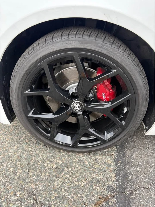 2020 Alfa Romeo Giulia - Image 16 of 17