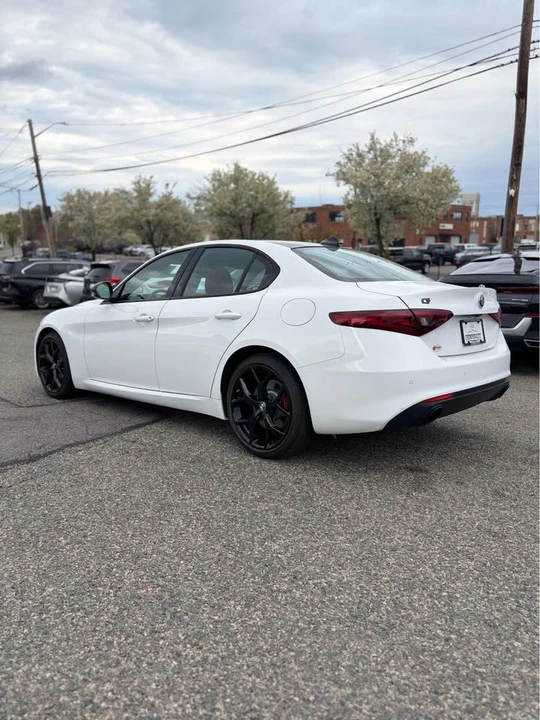 2020 Alfa Romeo Giulia - Image 8 of 17