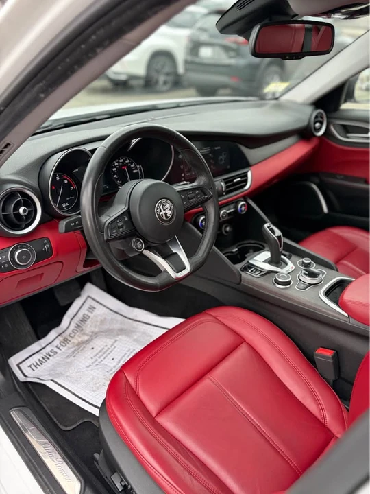 2020 Alfa Romeo Giulia - Image 13 of 17