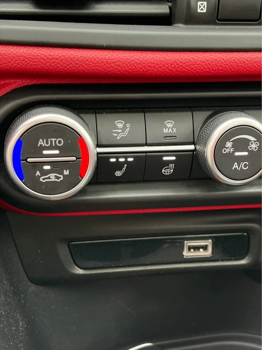 2020 Alfa Romeo Giulia - Image 14 of 17