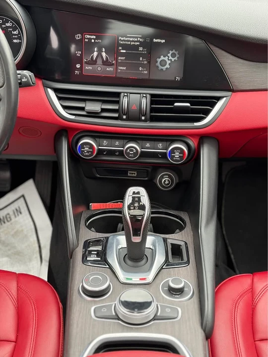 2020 Alfa Romeo Giulia - Image 9 of 17