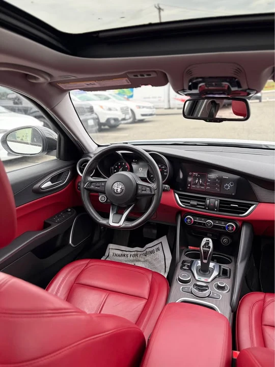 2020 Alfa Romeo Giulia - Image 4 of 17