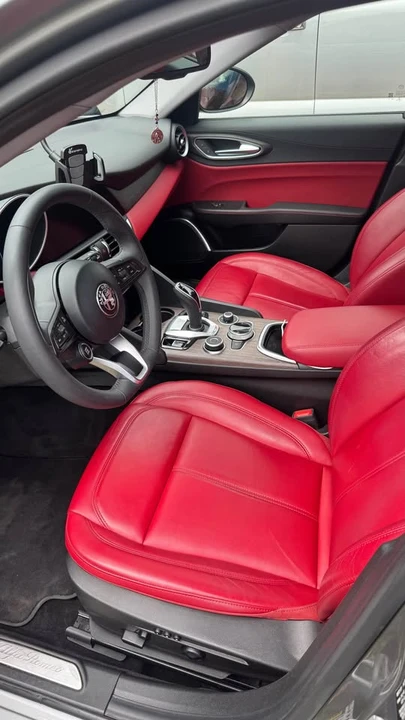 2020 Alfa Romeo Giulia - Image 12 of 20