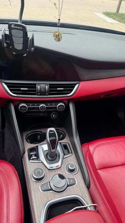 2020 Alfa Romeo Giulia - Image 14 of 20