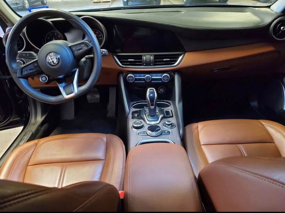 2020 Alfa Romeo Giulia - Image 5 of 8