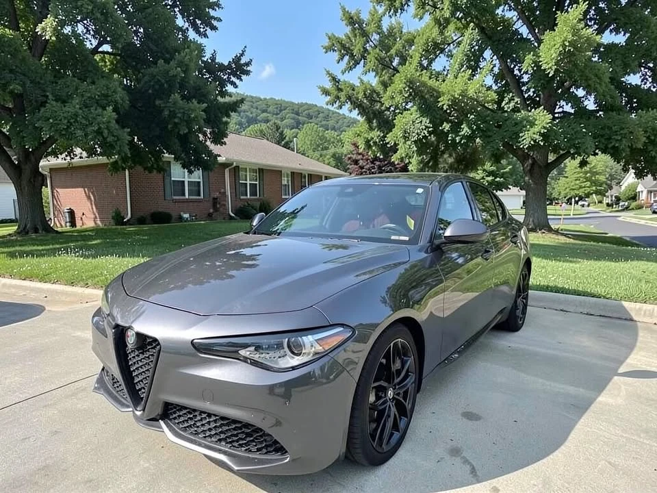 2020 Alfa Romeo Giulia - Image 4 of 7