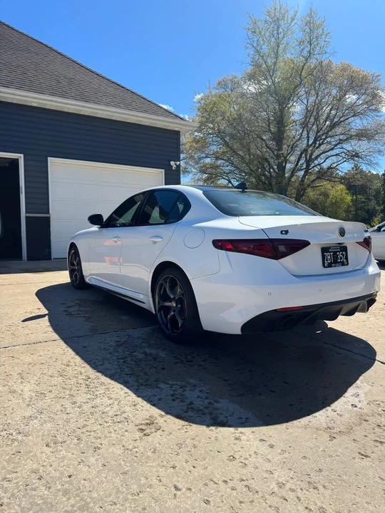 2020 Alfa Romeo Giulia - Image 5 of 15