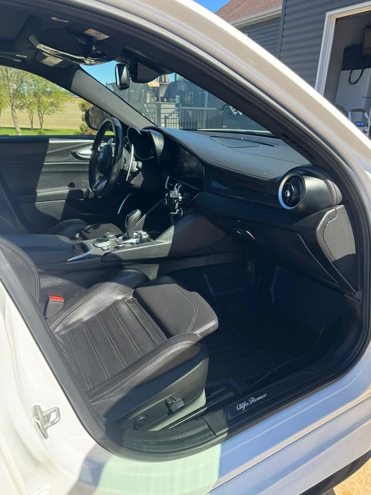 2020 Alfa Romeo Giulia - Image 11 of 15