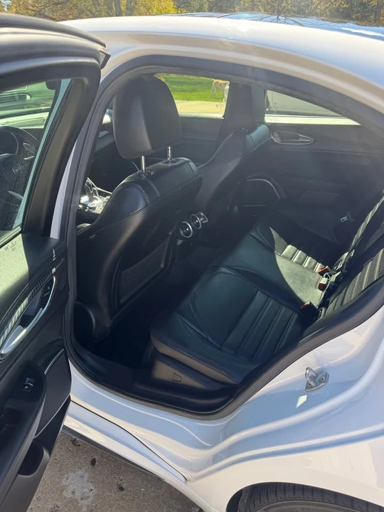 2020 Alfa Romeo Giulia - Image 9 of 15