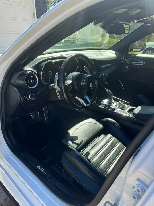 2020 Alfa Romeo Giulia - Image 8 of 15