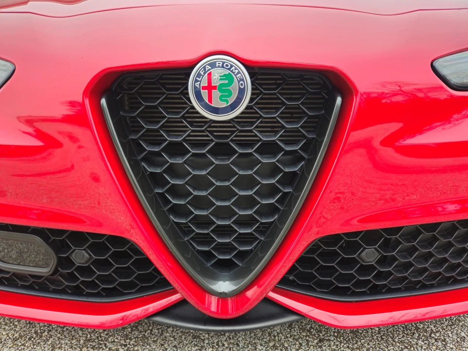 2020 Alfa Romeo Giulia - Image 25 of 31