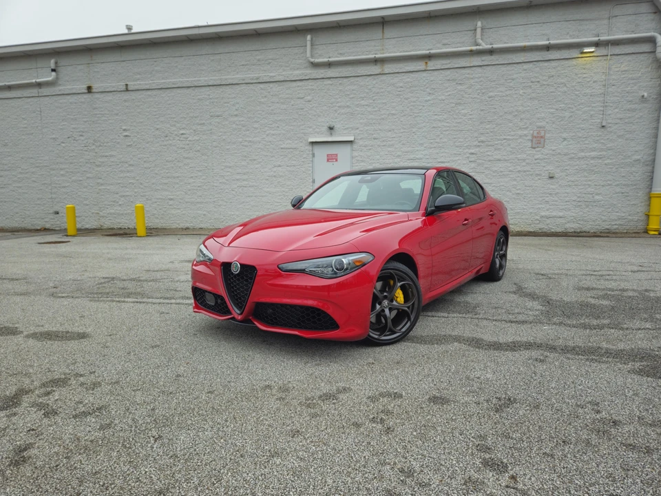 2020 Alfa Romeo Giulia - Image 7 of 31