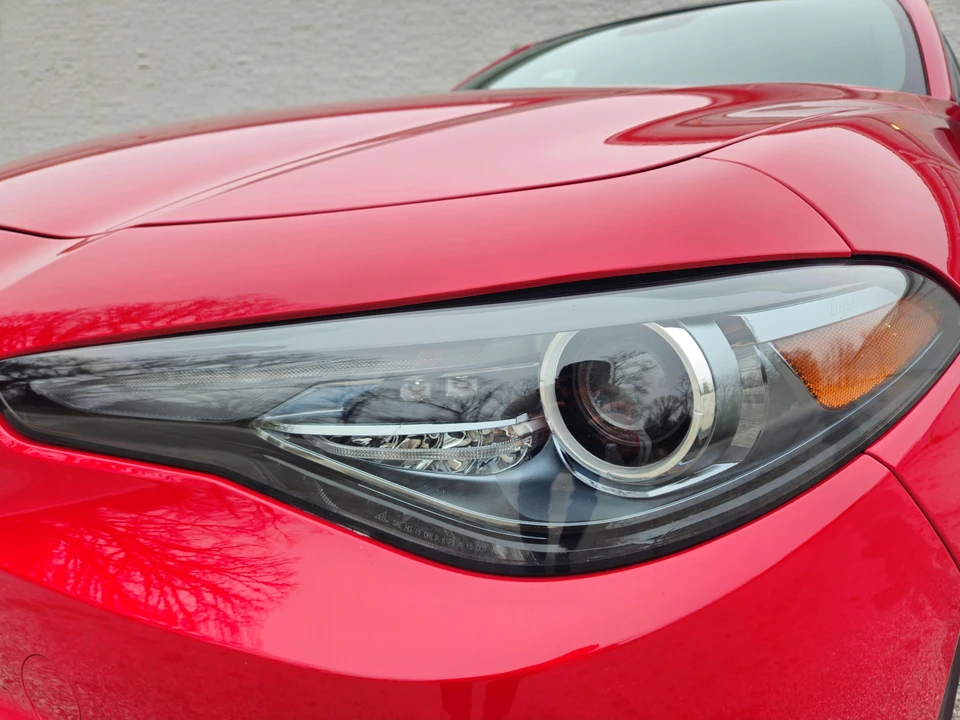 2020 Alfa Romeo Giulia - Image 28 of 31