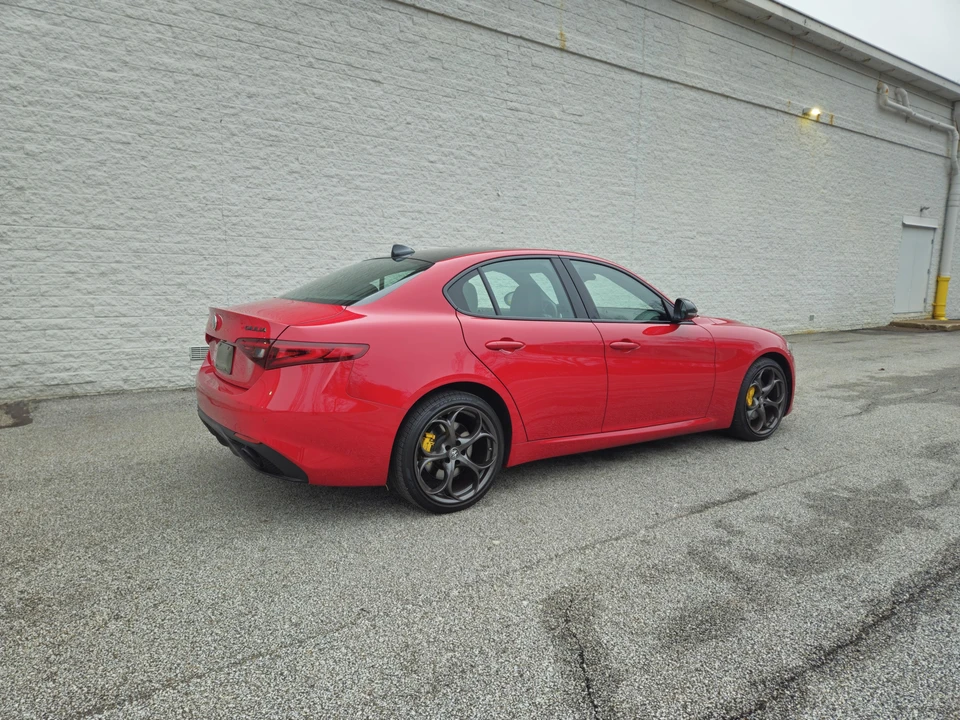 2020 Alfa Romeo Giulia - Image 16 of 31