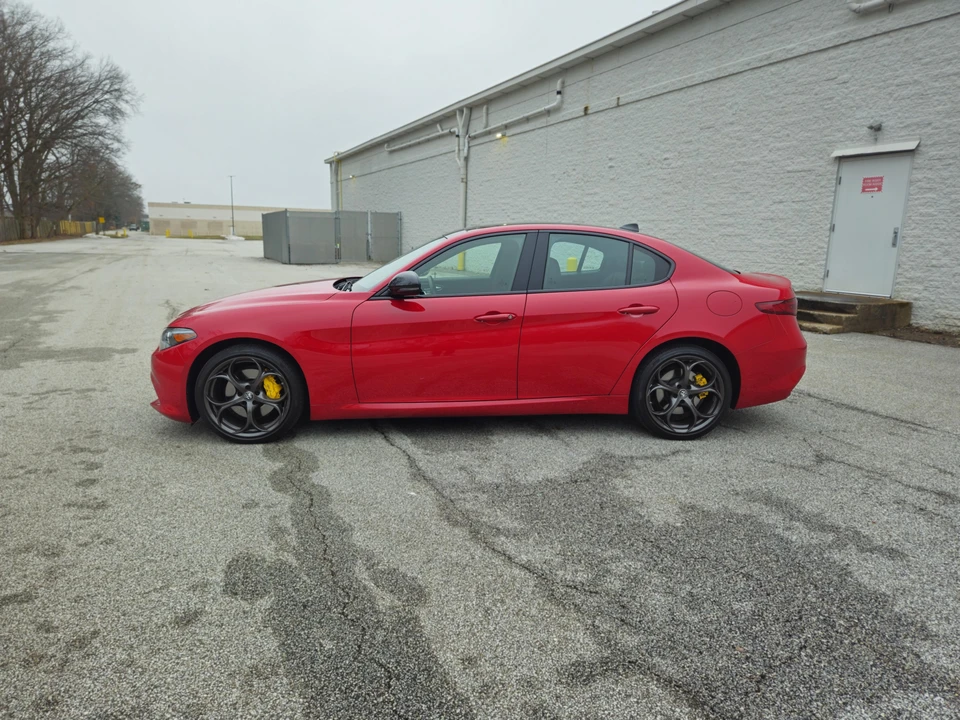 2020 Alfa Romeo Giulia - Image 11 of 31
