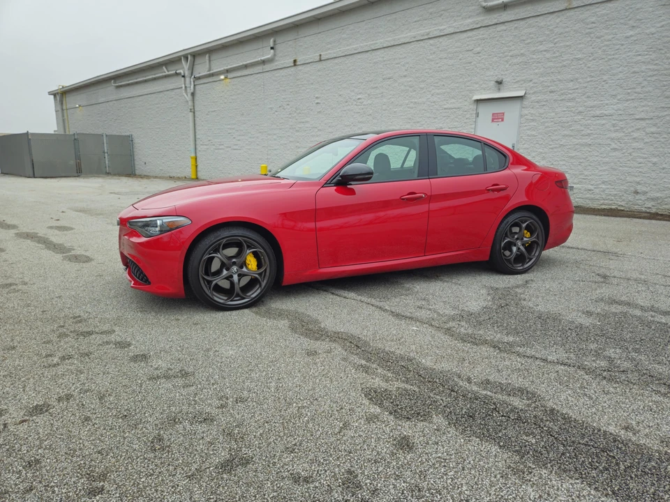 2020 Alfa Romeo Giulia - Image 10 of 31