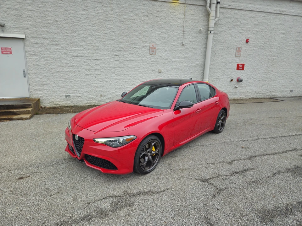 2020 Alfa Romeo Giulia - Image 9 of 31